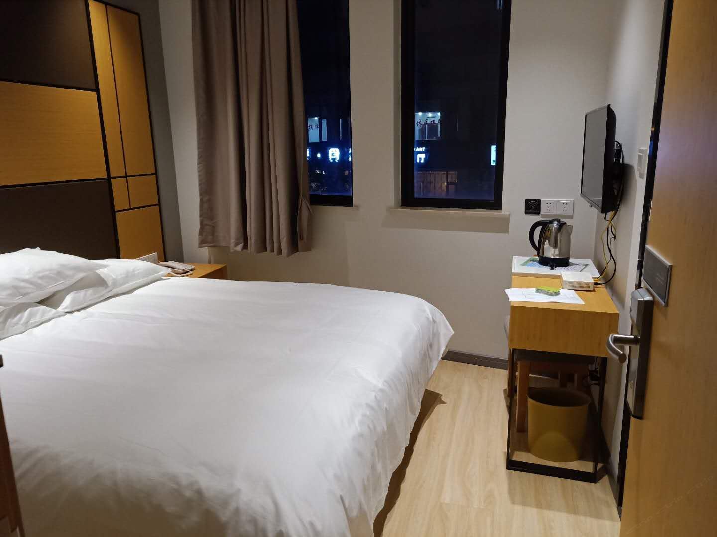 高级大床房