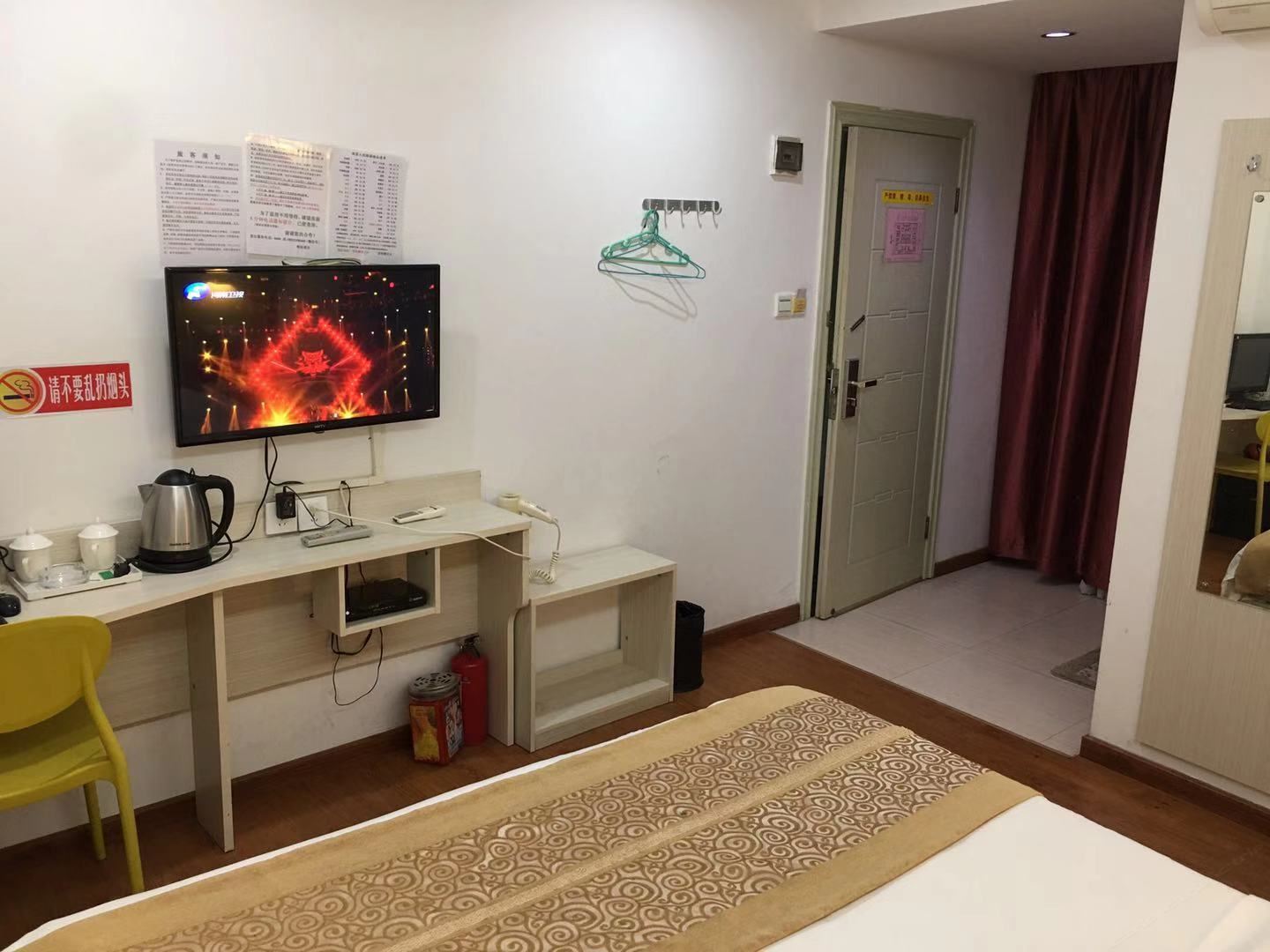豪华大床房