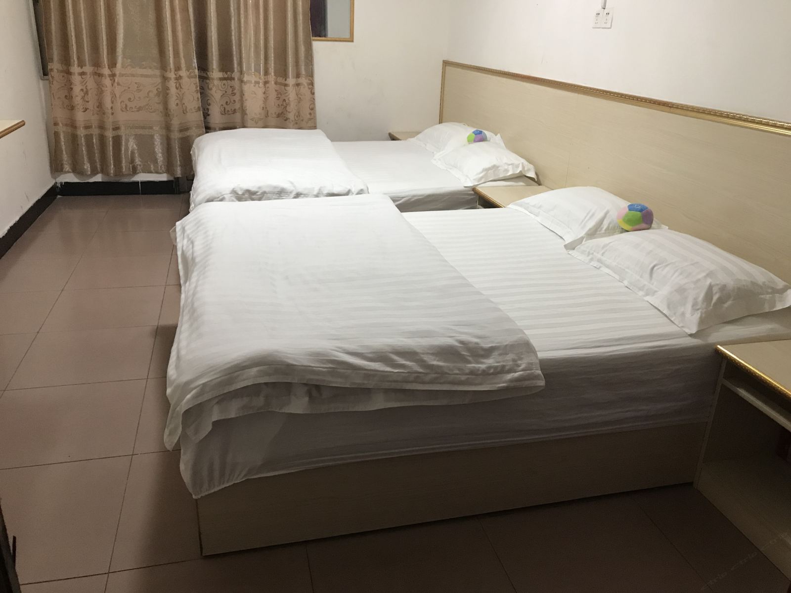 标准双床房