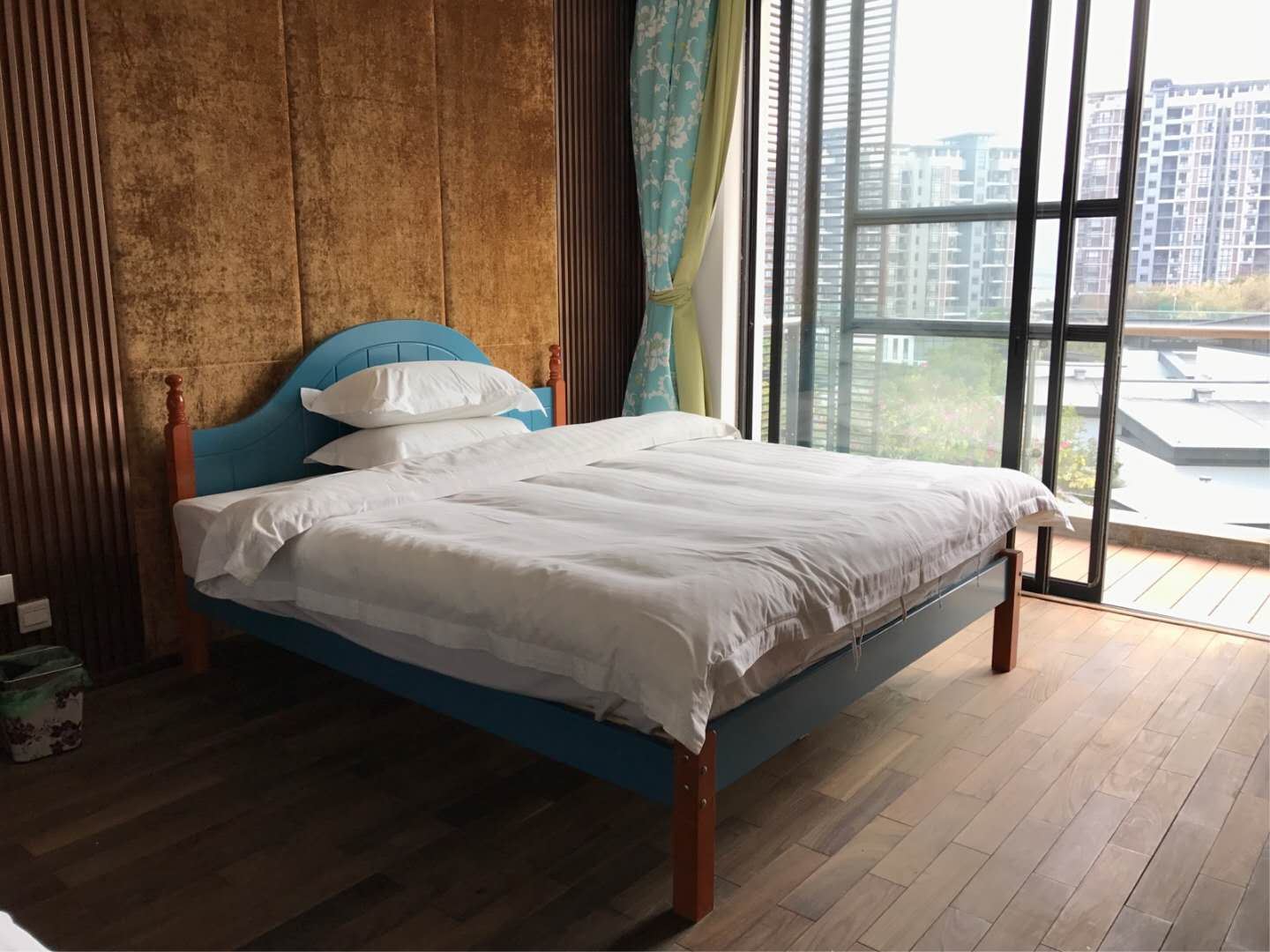 六房十床别墅