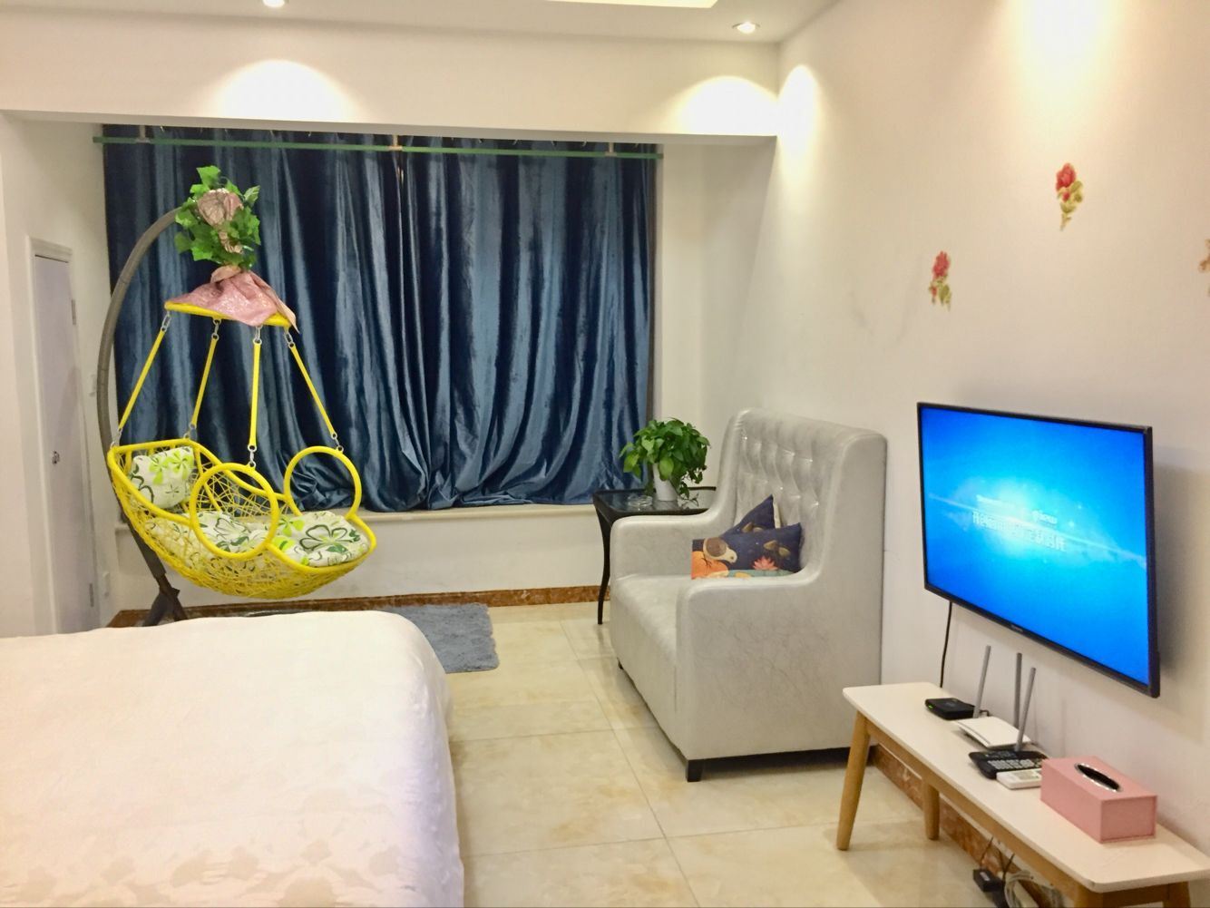 风雨桥吊篮情侣房