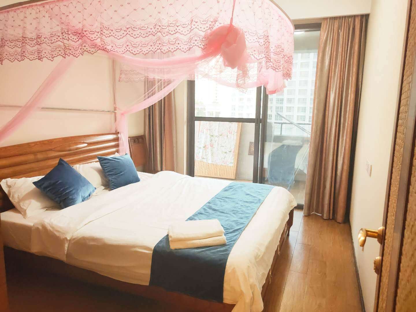 温馨舒适园景两房一厅