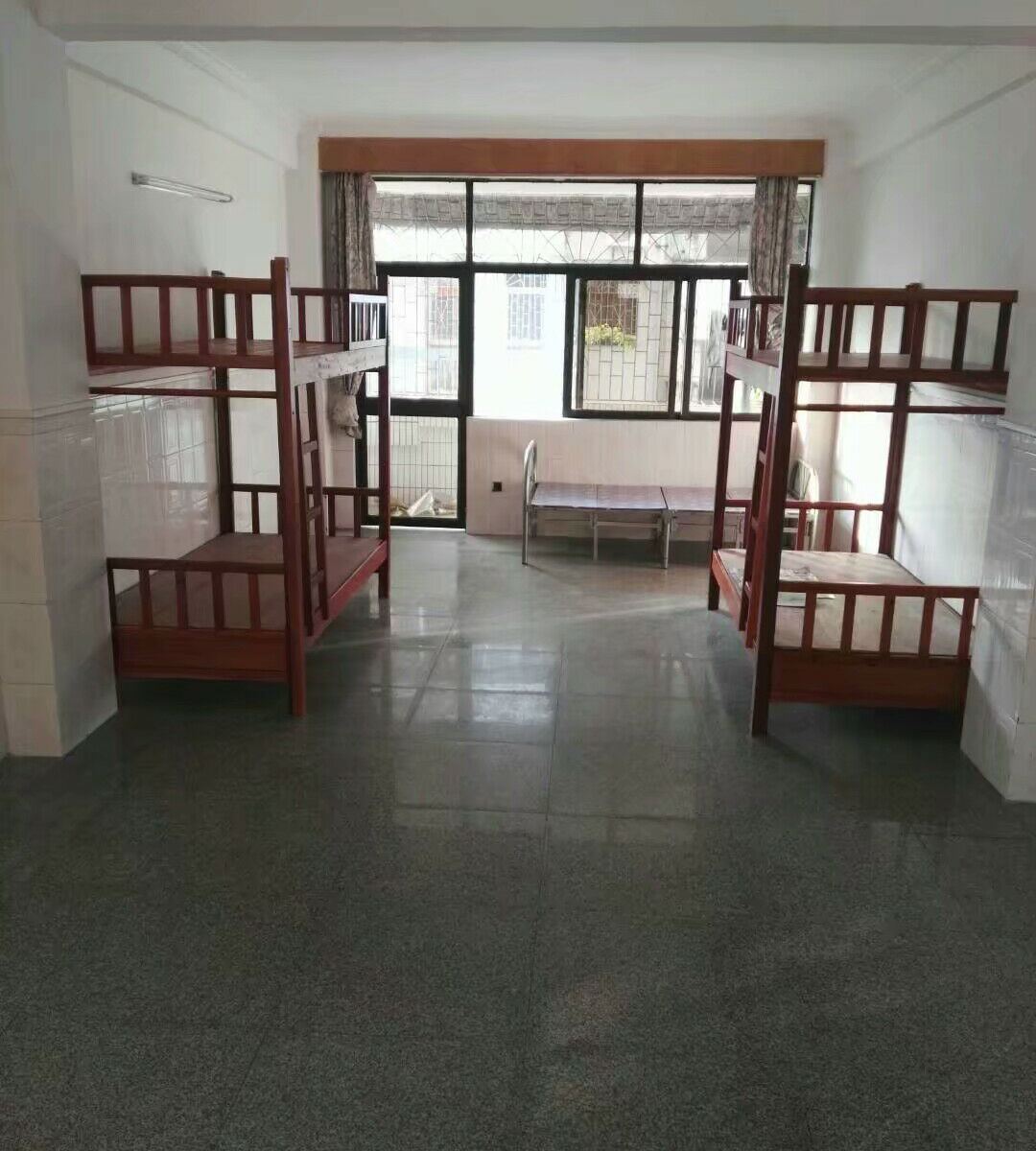 四人间