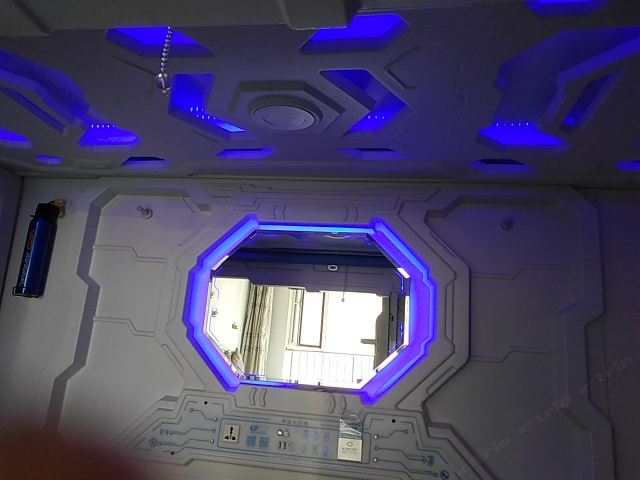 6人太空舱(床位)(公共卫浴）