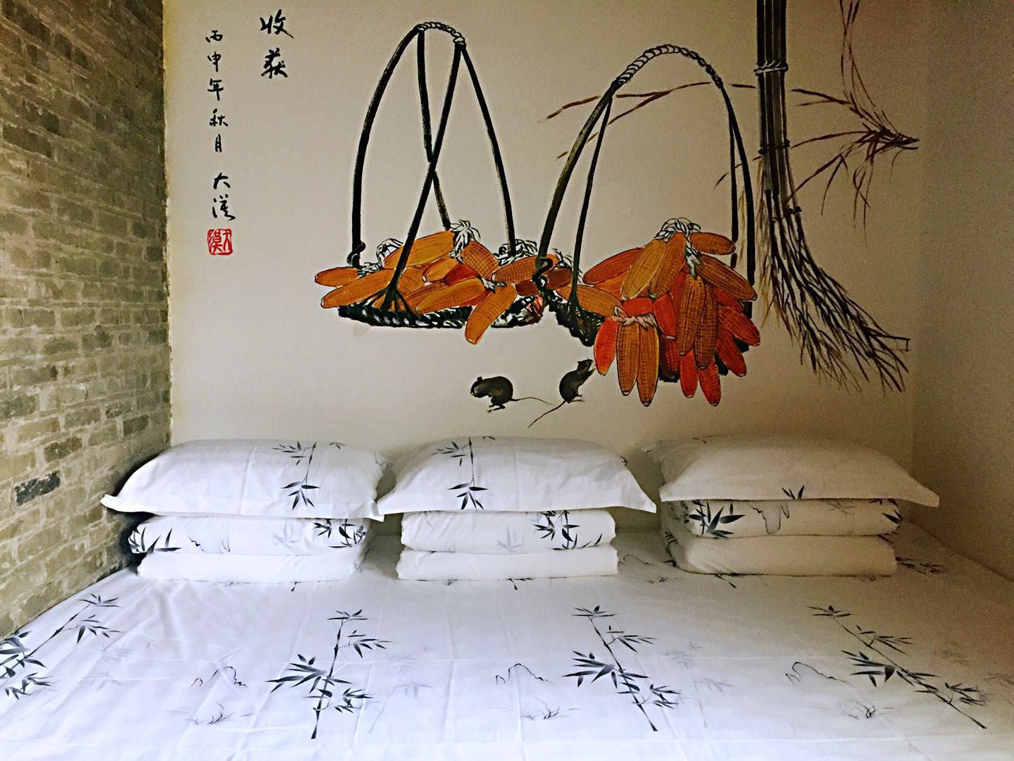 三人畅聊大炕