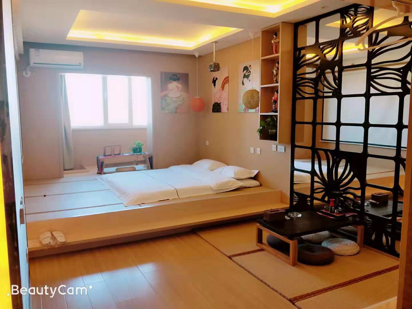 日式浅草巨幕观影房
