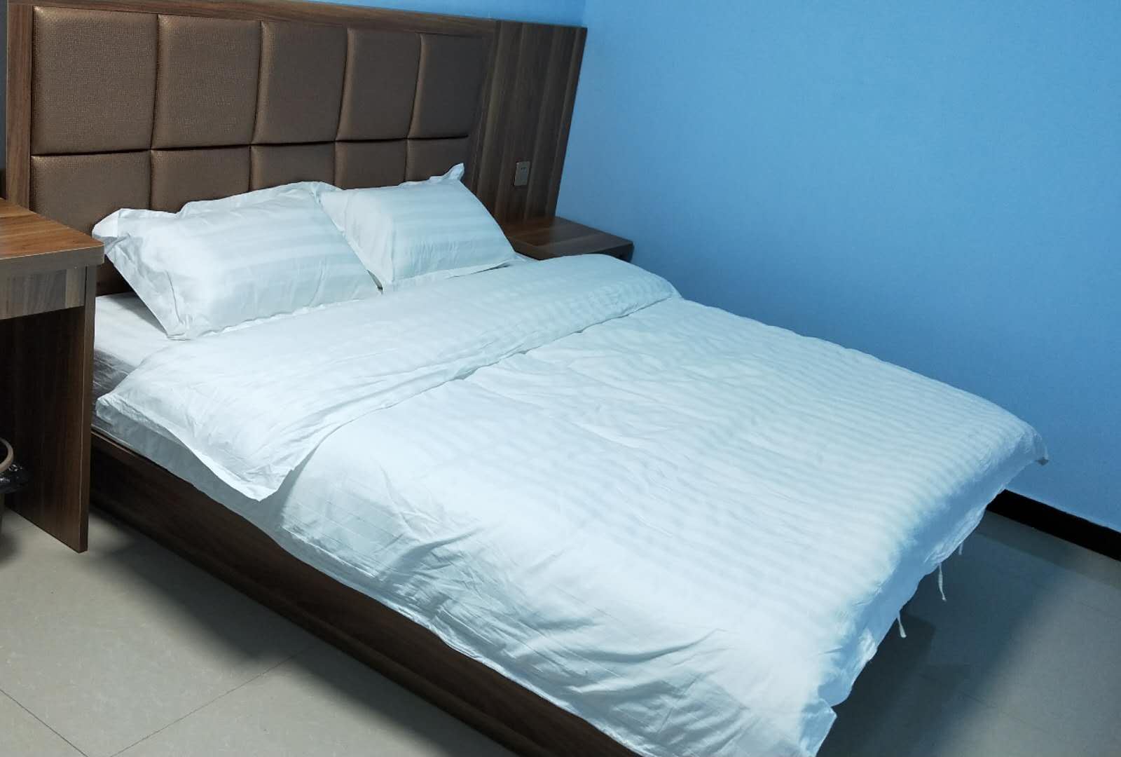 蓝色温馨大床房