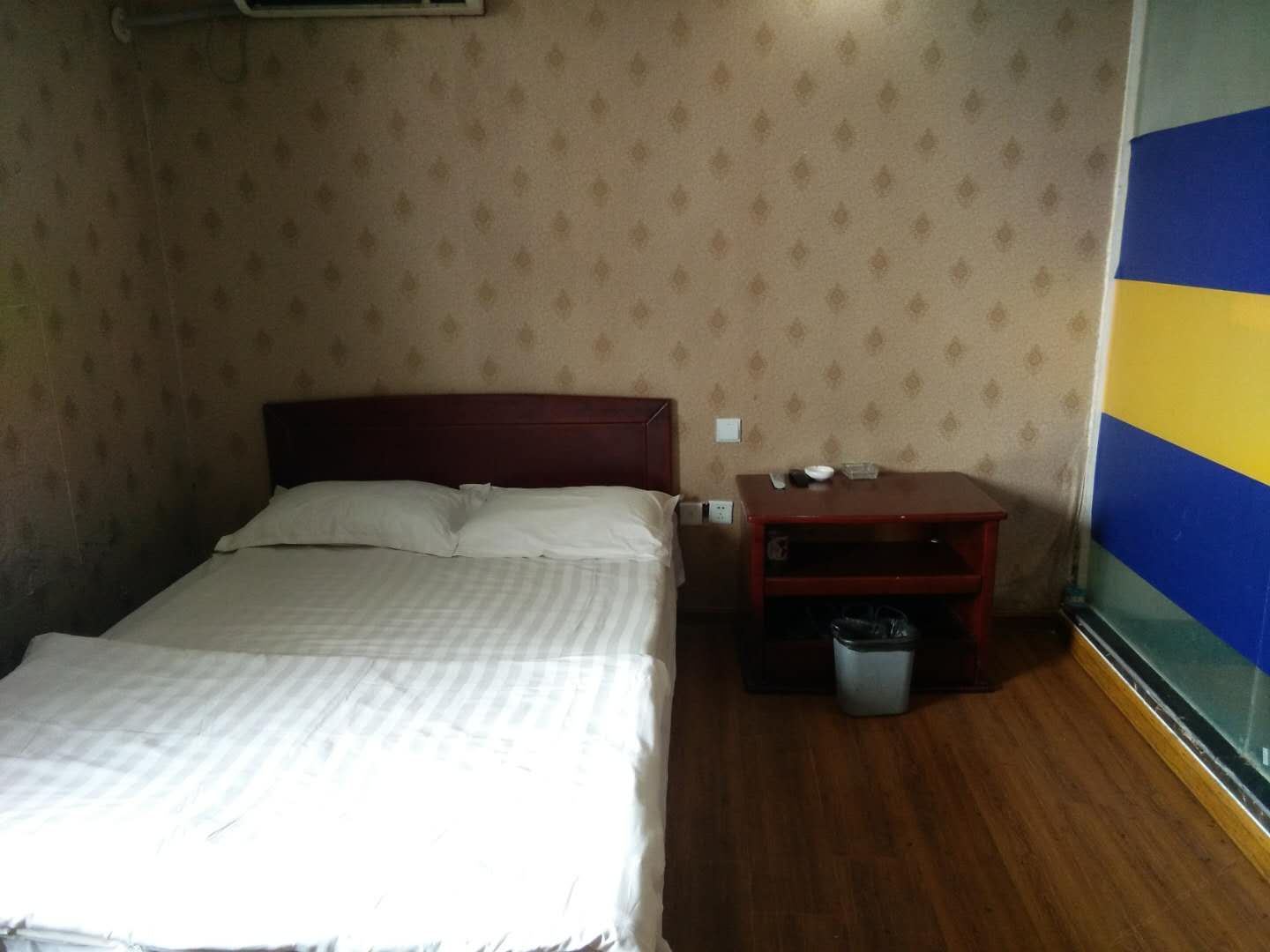 经济大床房