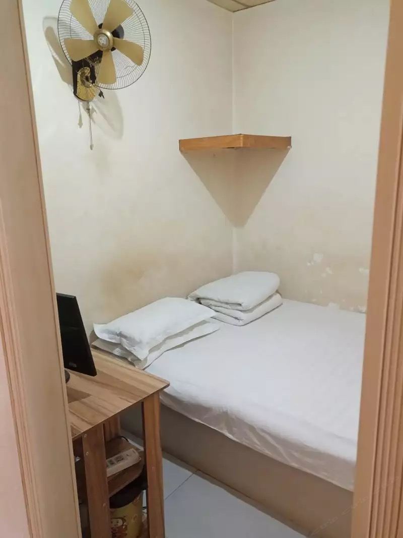 经济大床房(无窗)