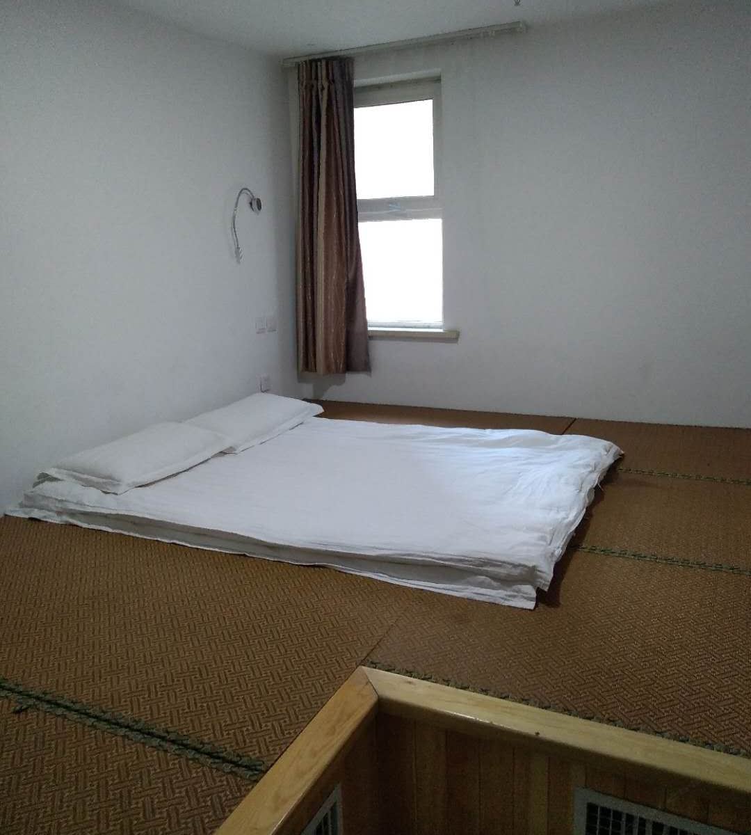 榻榻米房