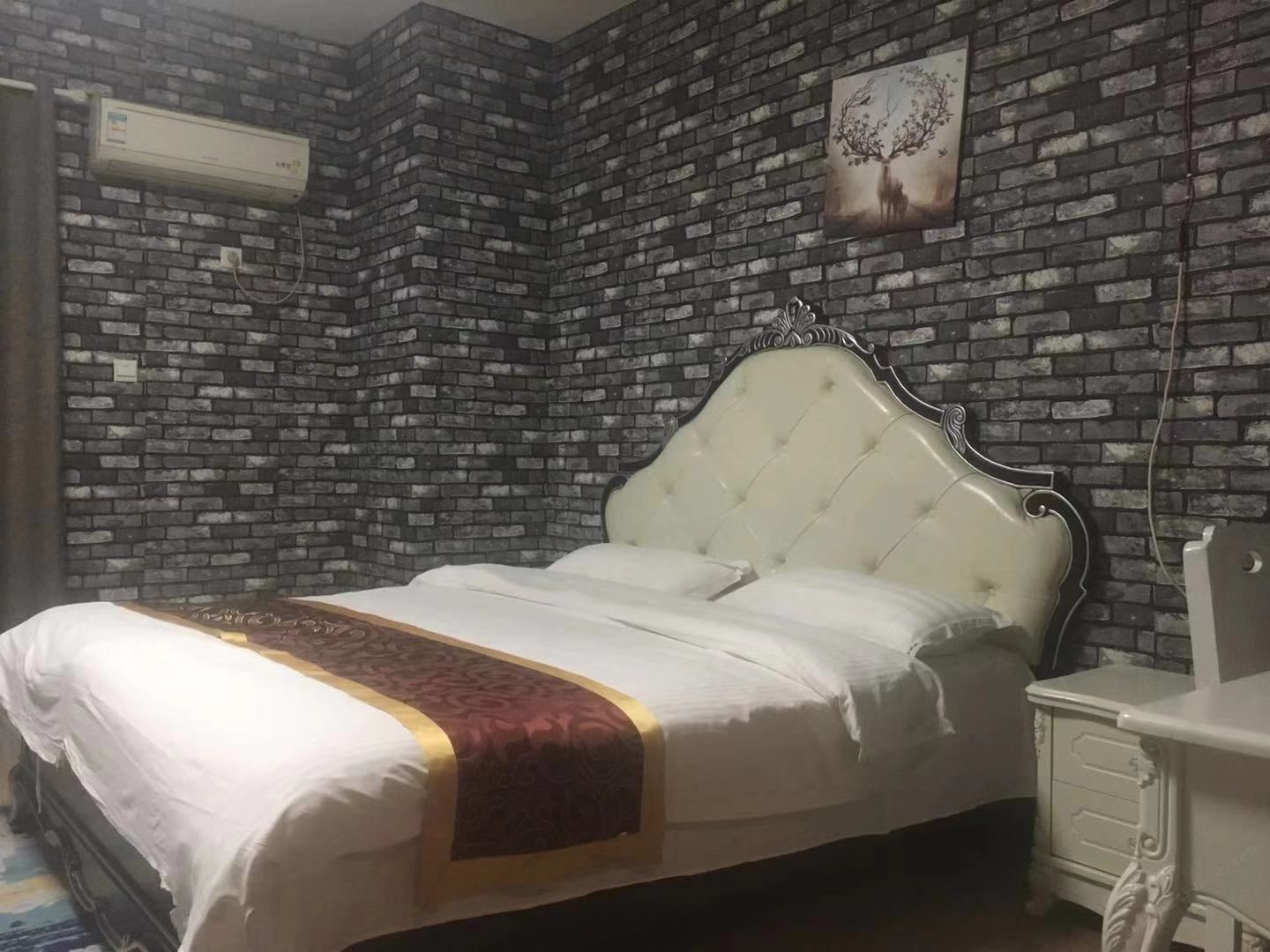 小欧风影院房