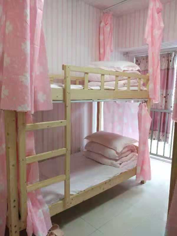 女生四人间