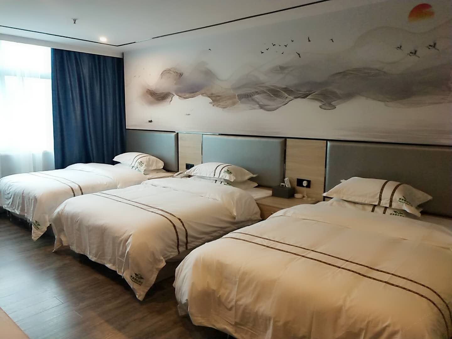 精致三人房