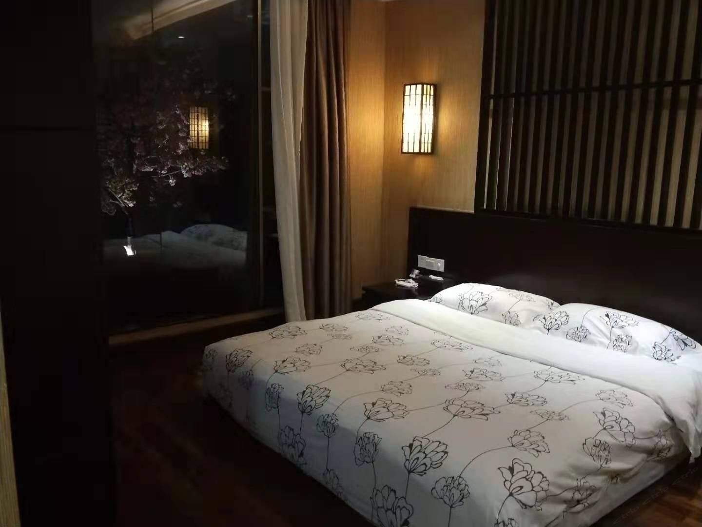 日式中空樱花房