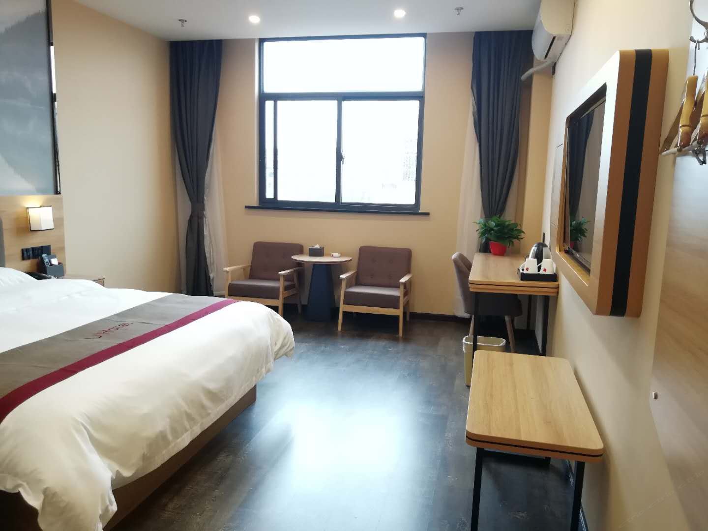 豪华大床房
