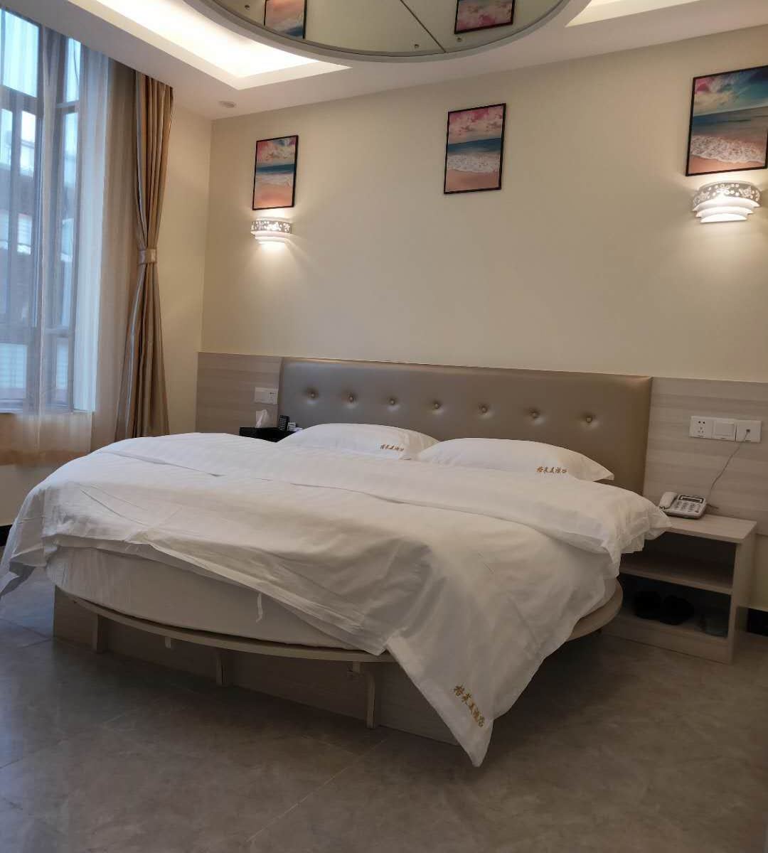 浪漫圆床房