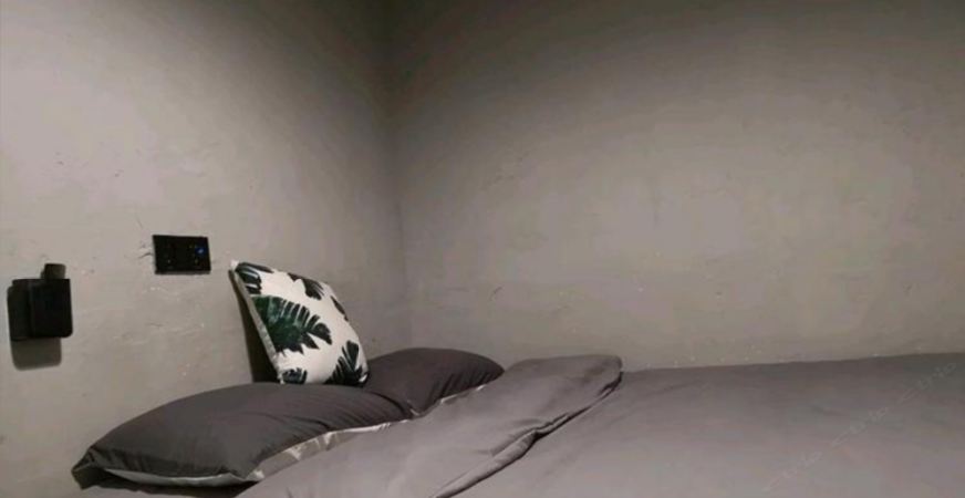 北欧榻榻米投影套房
