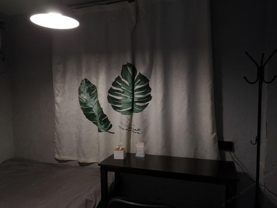 北欧榻榻米投影套房