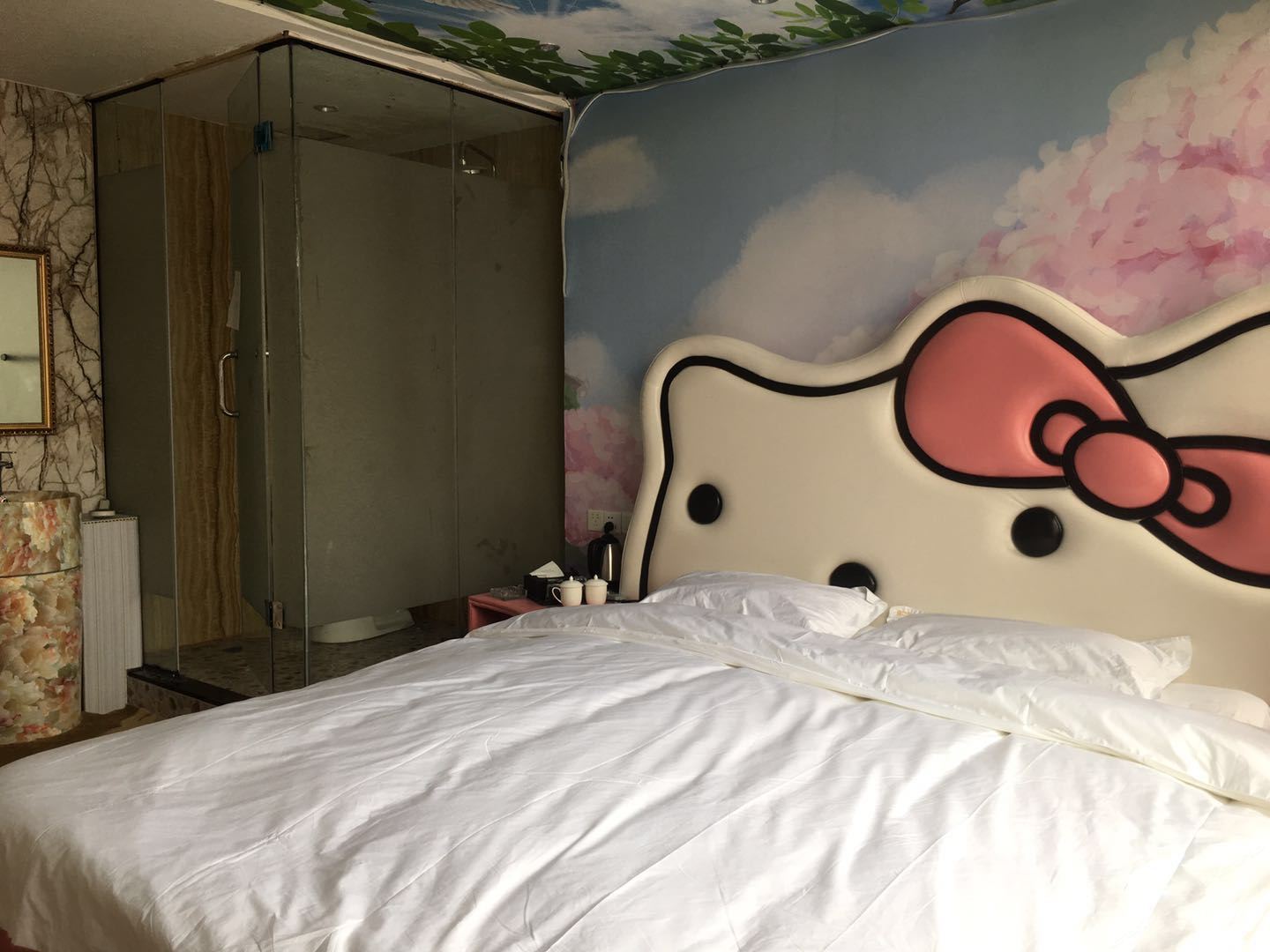 梦幻情侣水床房