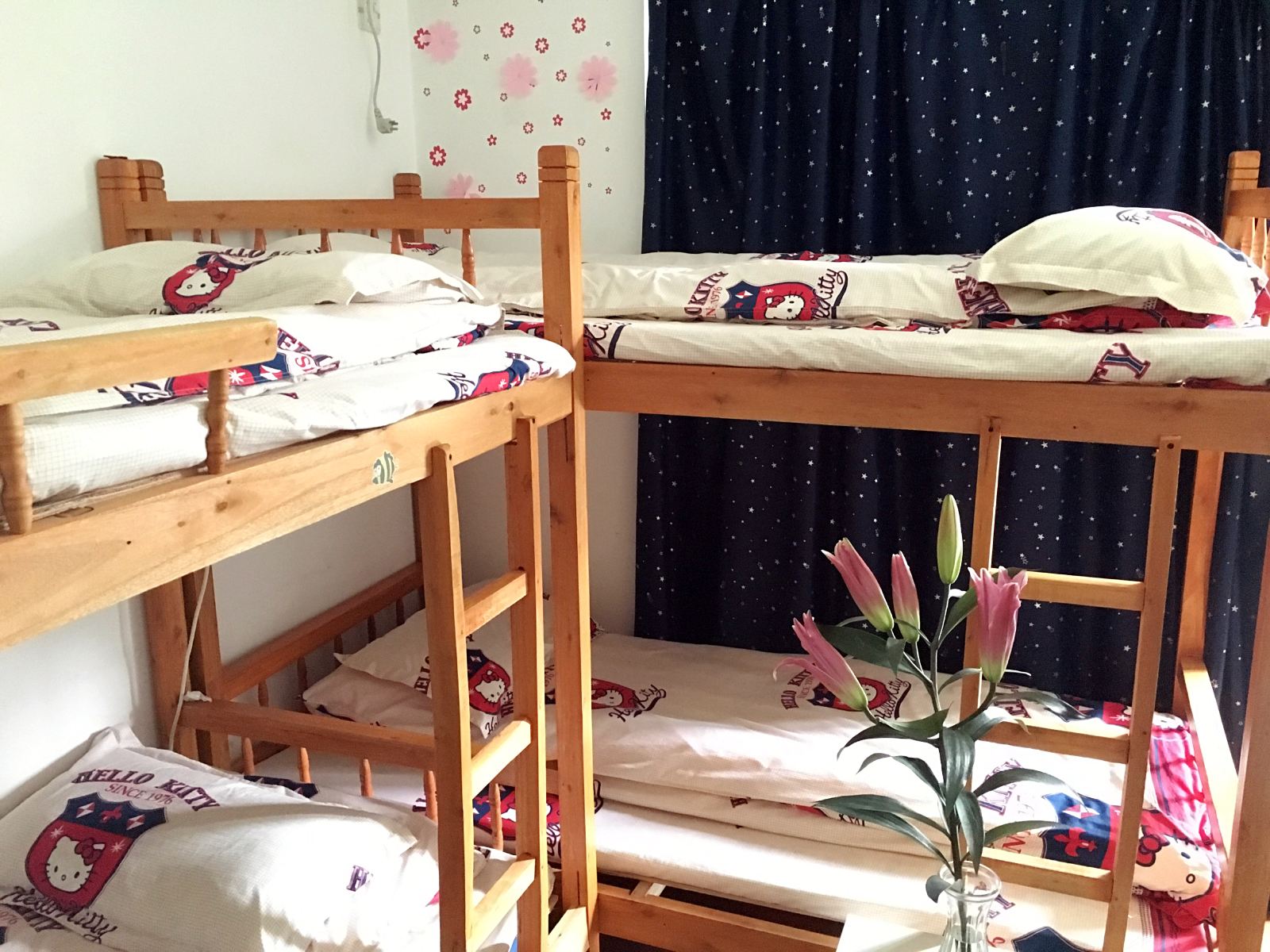 独立阳台花园温馨女生八人间(床位)