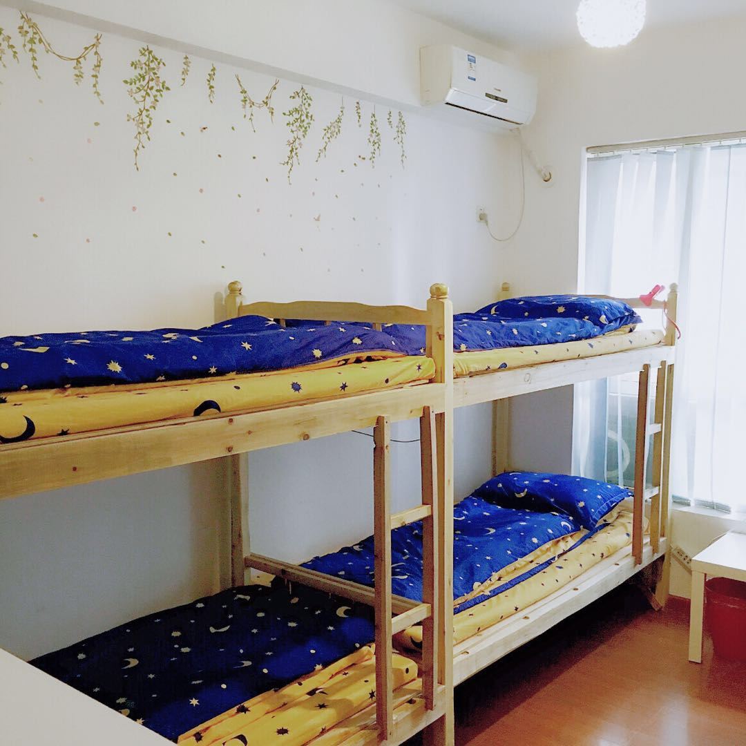 落地窗独卫花园景阳光男生八人间(床位)