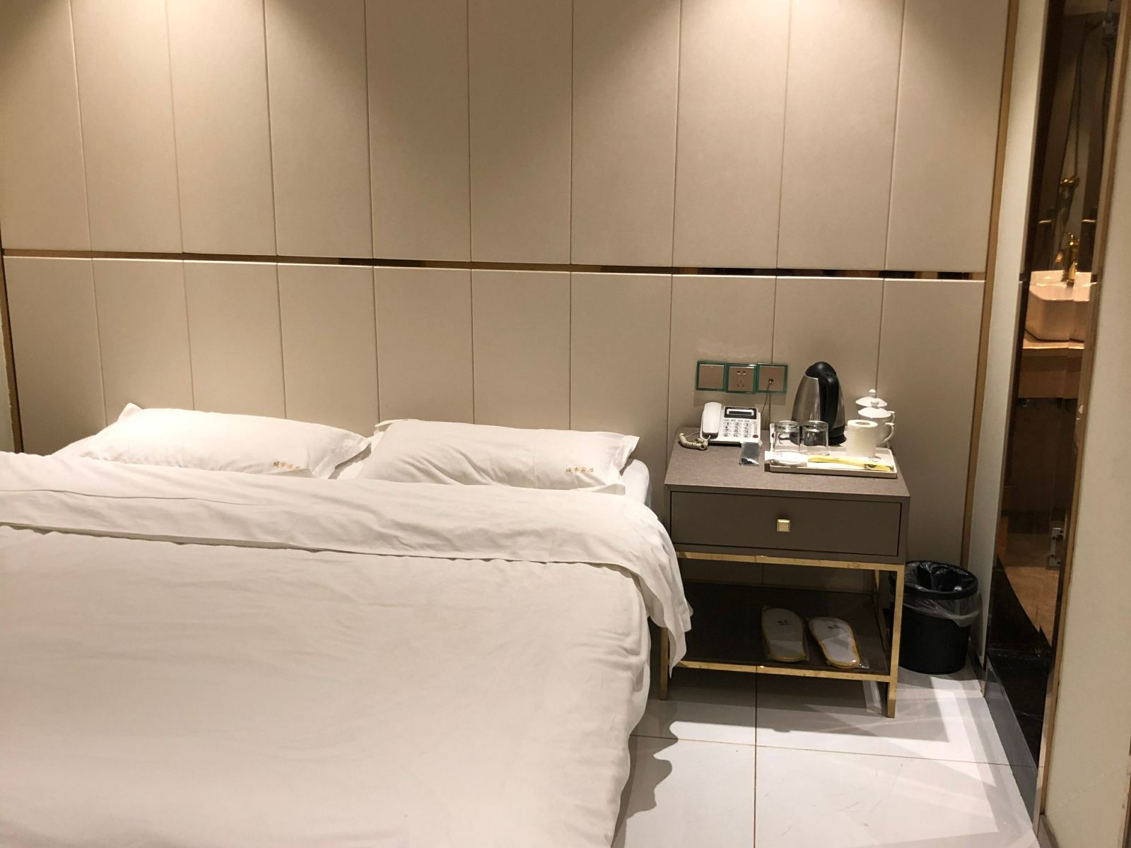 舒适大床房(无窗)