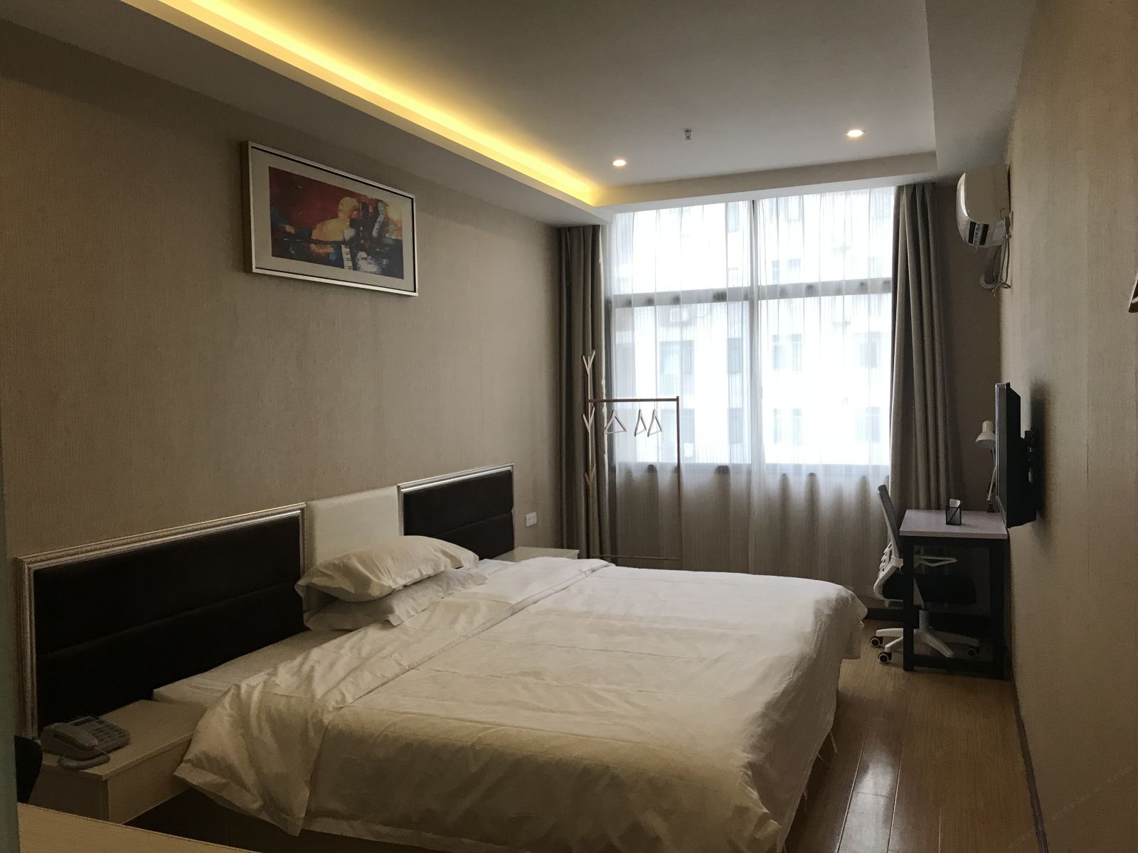 阳光大床房