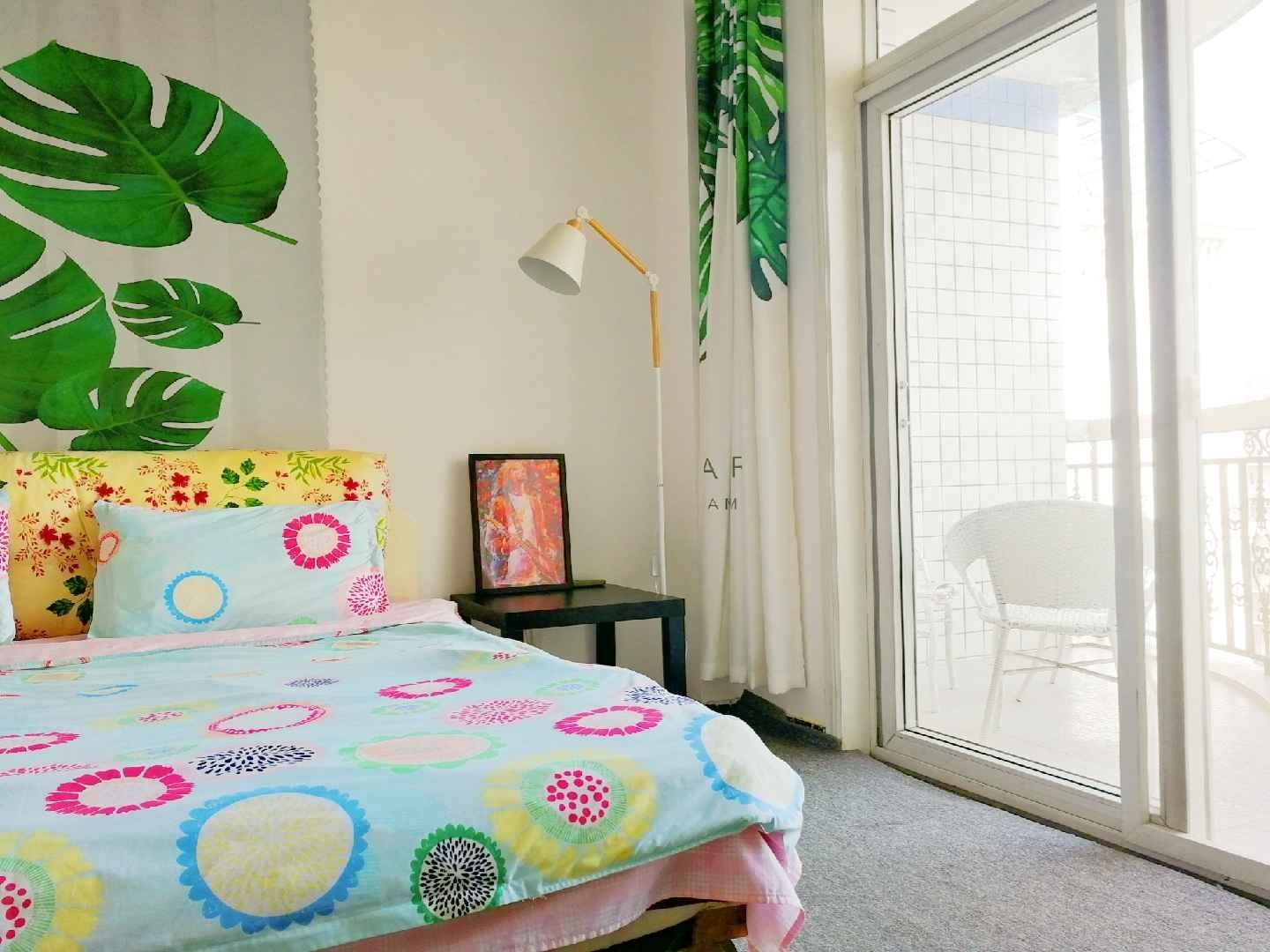 勿忘初心阳台大床房