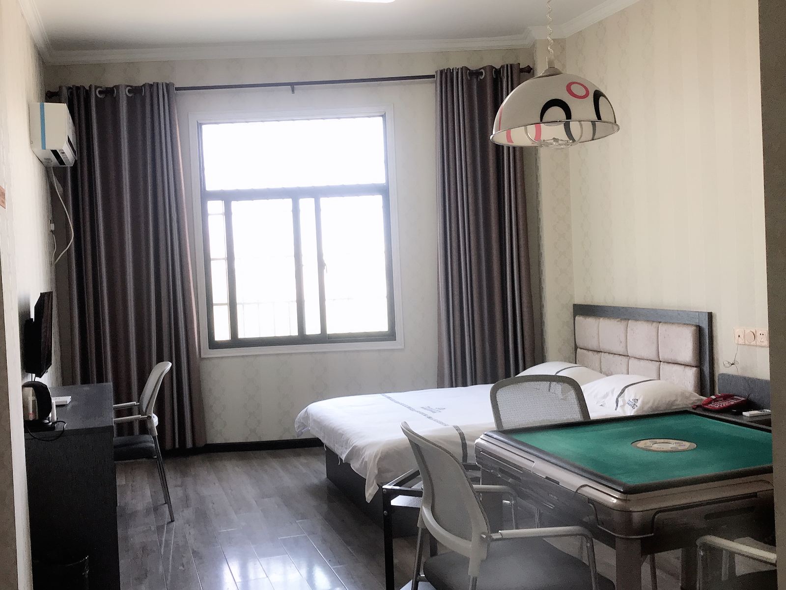 商务大床棋牌房
