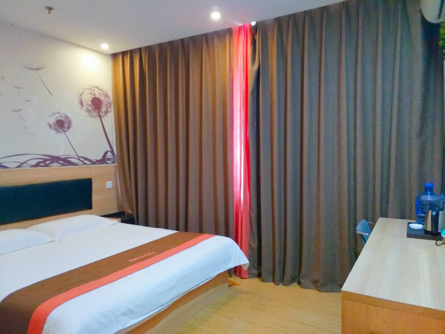 阳光高级大床房