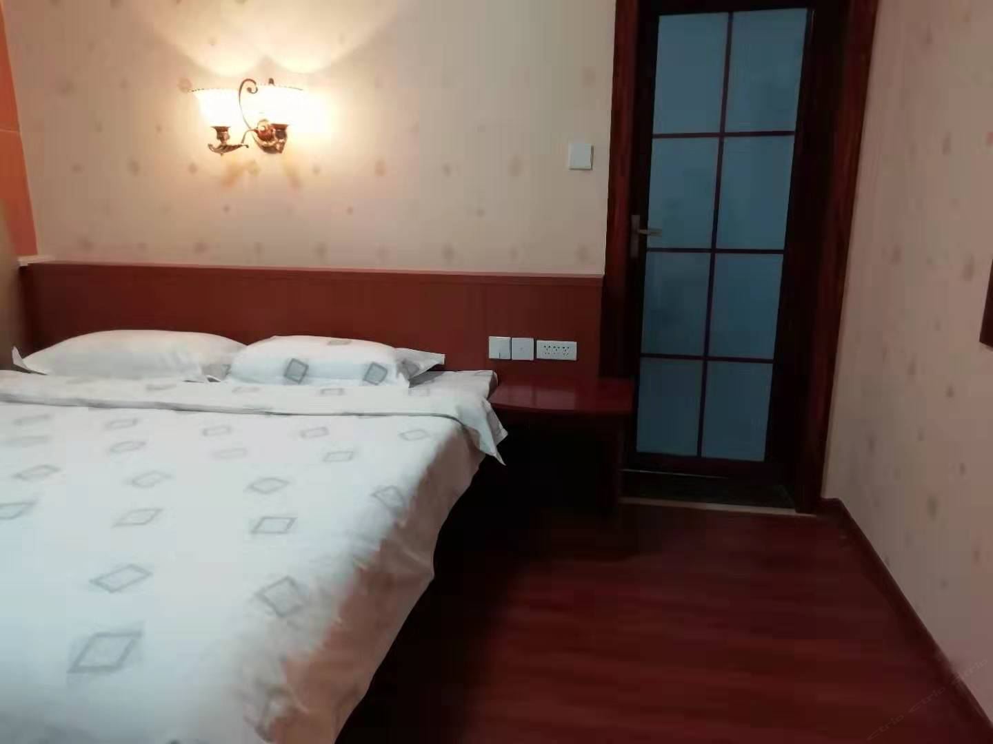 大床房(公共卫浴)