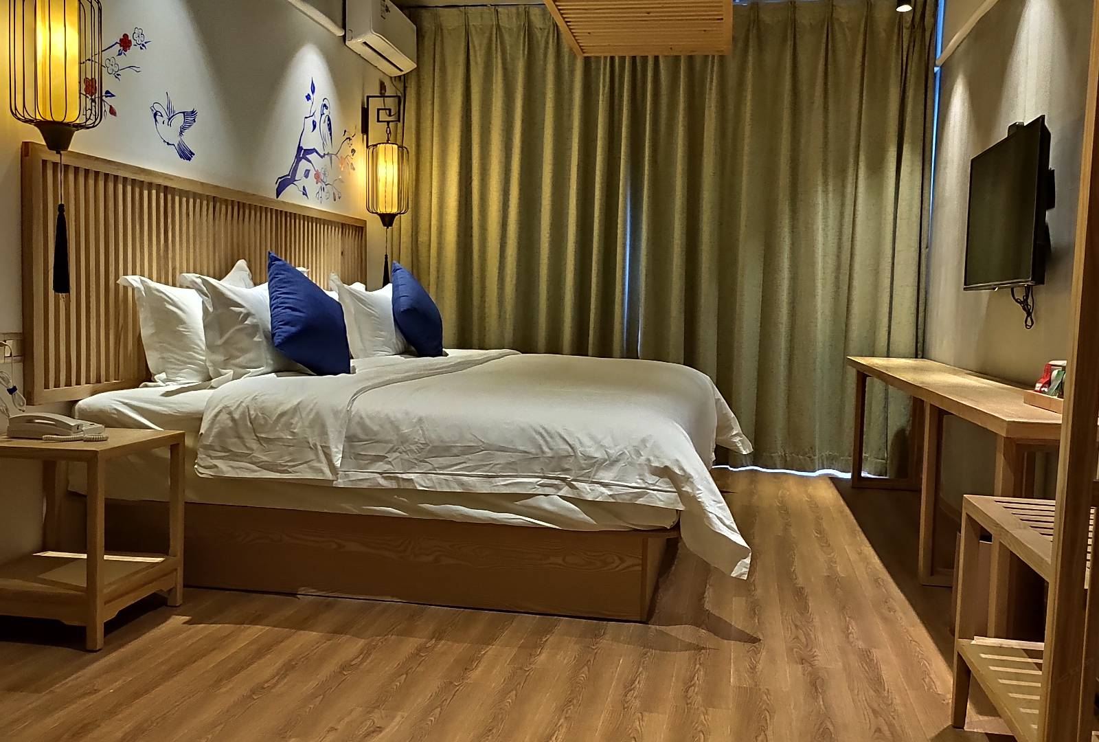 滚来滚去超级大床房