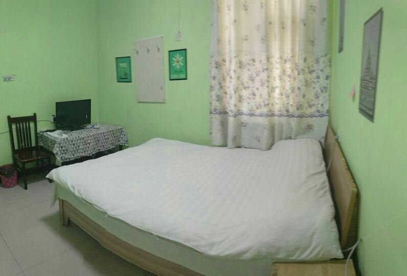 阳光大床房