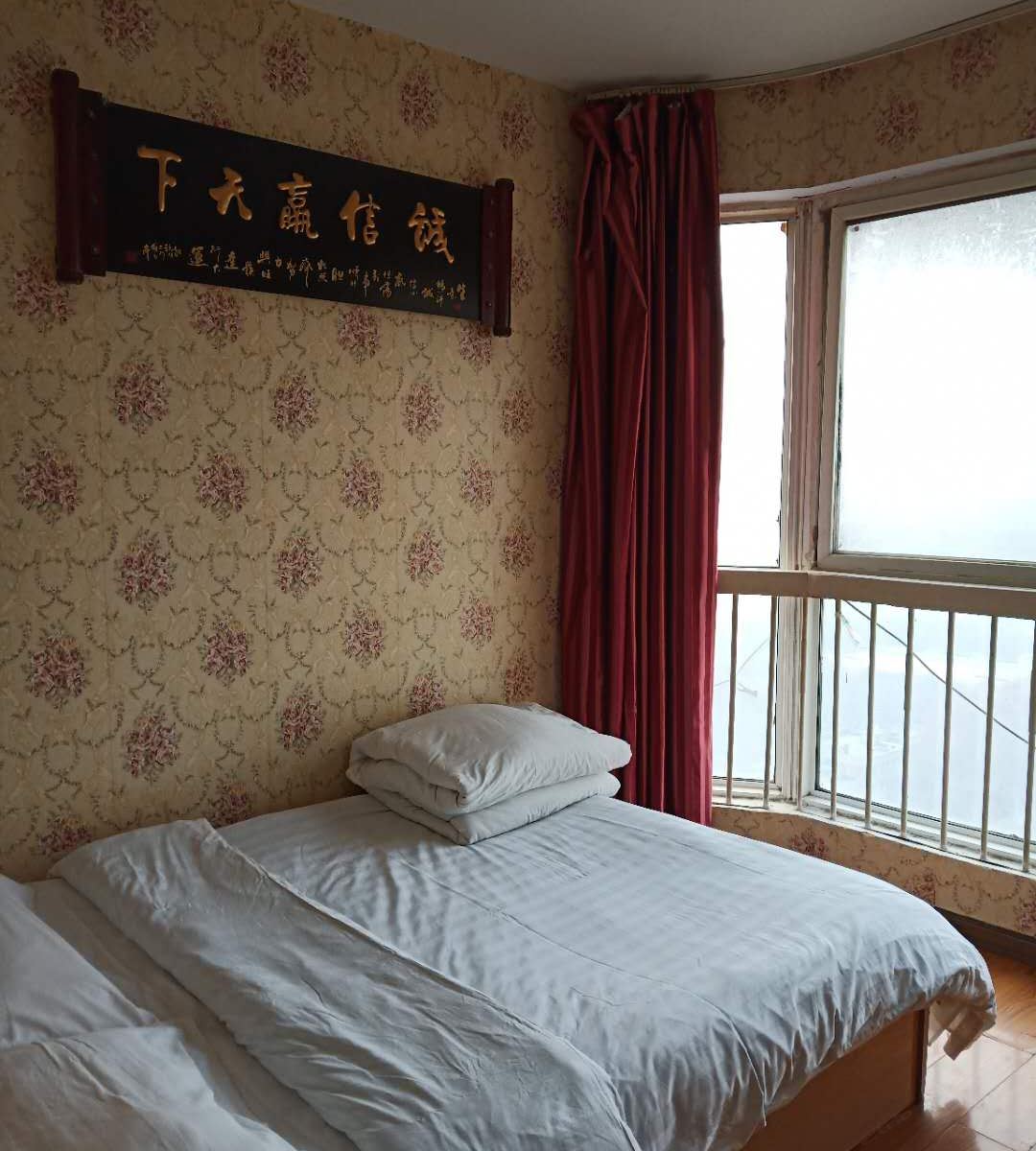 情侣大床房（公共卫浴）