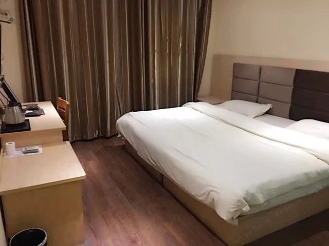 豪华大床房