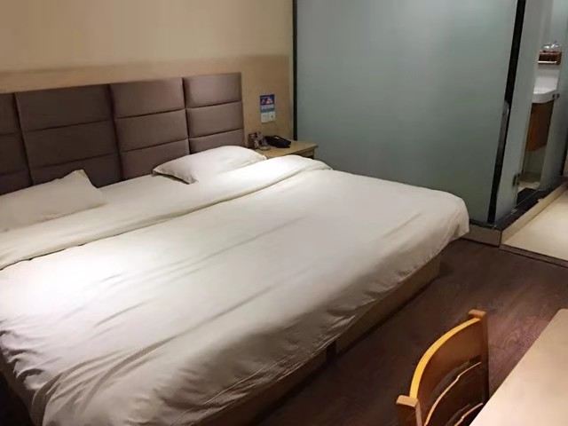 豪华大床房