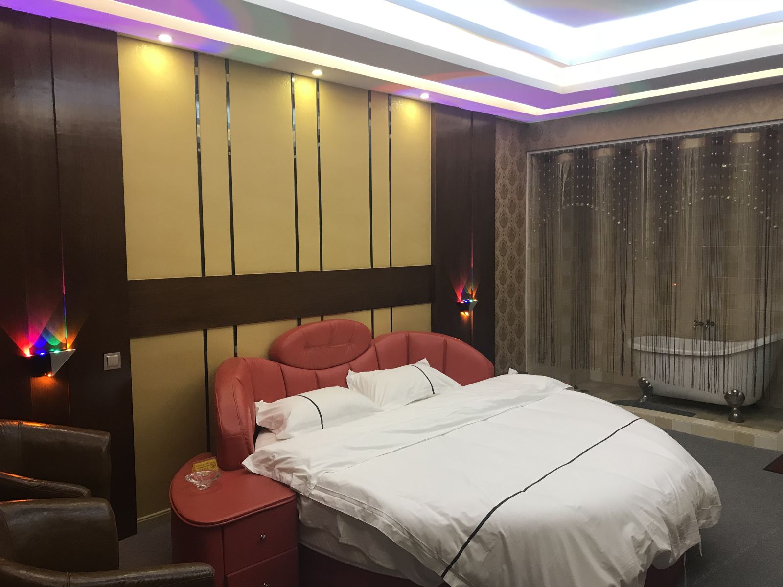 高级圆床房