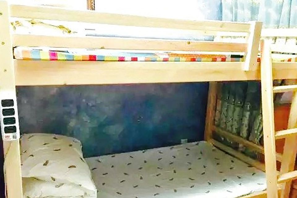 男生6人床位间