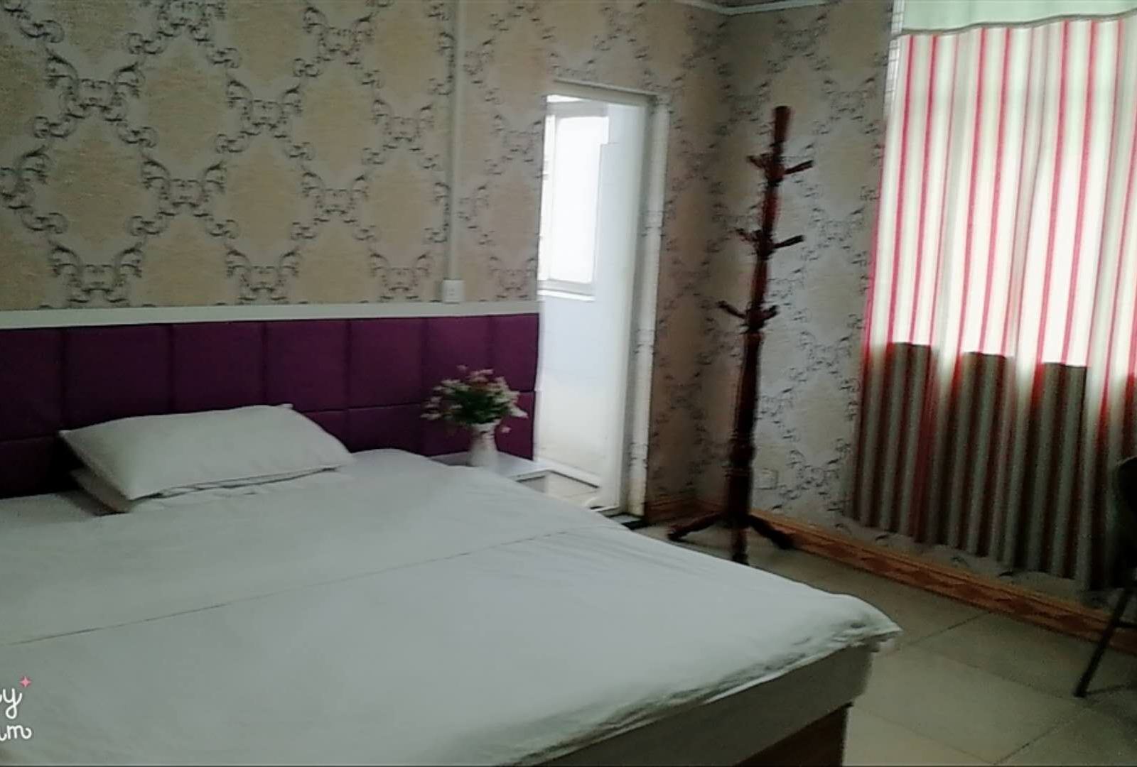 温馨大床房(公共卫浴)
