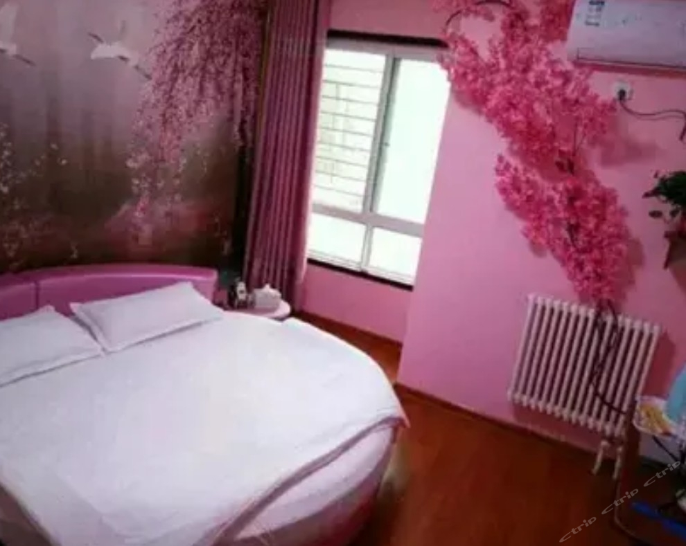 浪漫圆床房