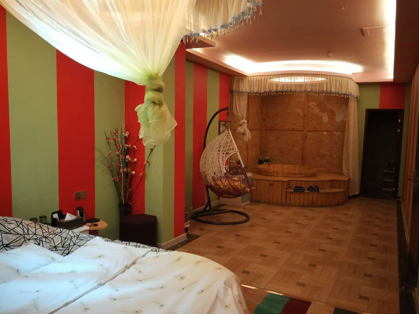 热恋主题圆床房
