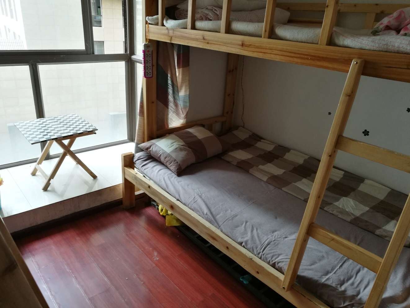 男生景观四人间