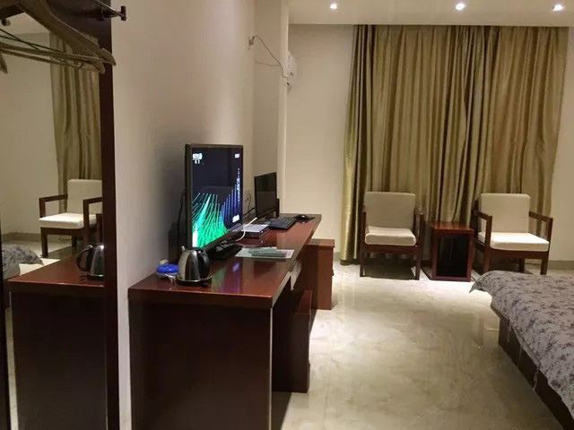 豪华电脑大床房