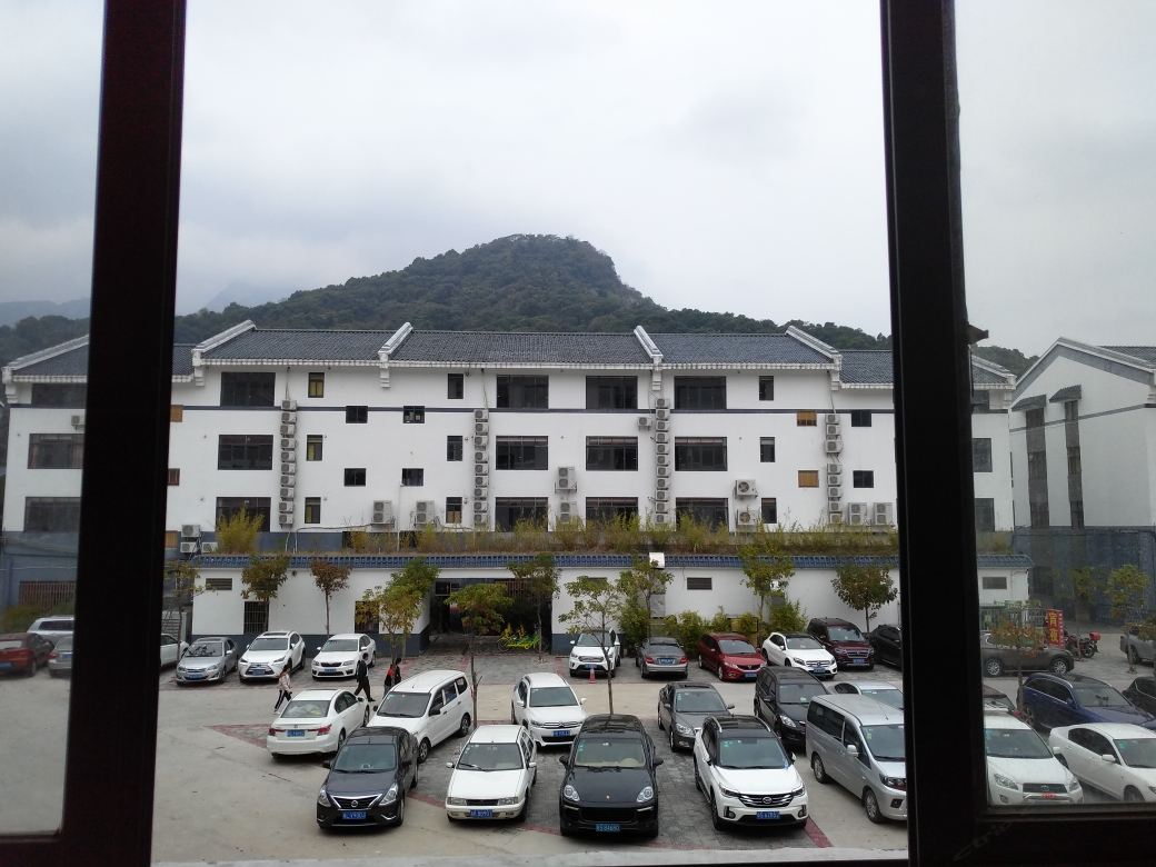 山景豪华三床房