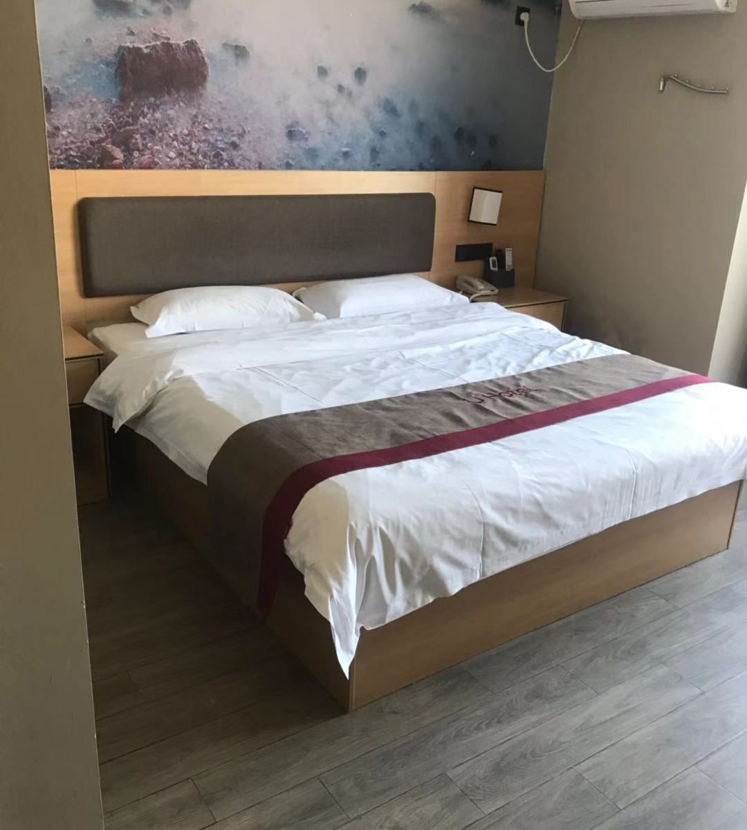 高级大床房