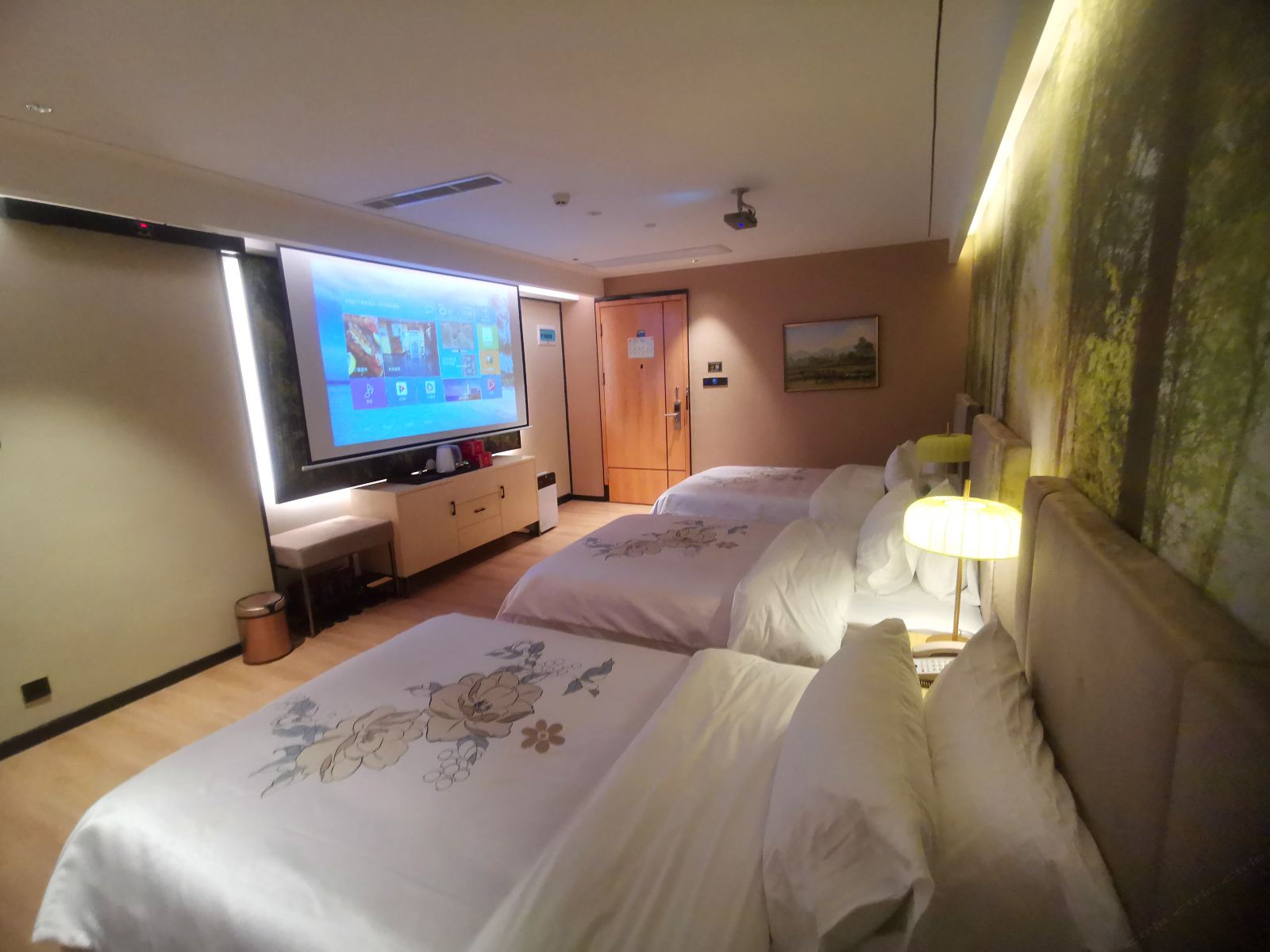 湾景森林机器人电影亲子房