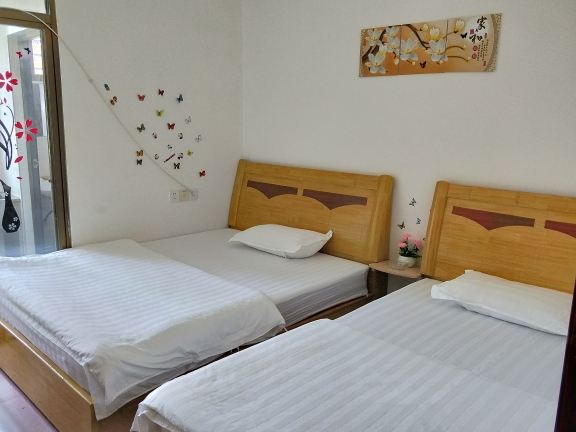 舒适双床间