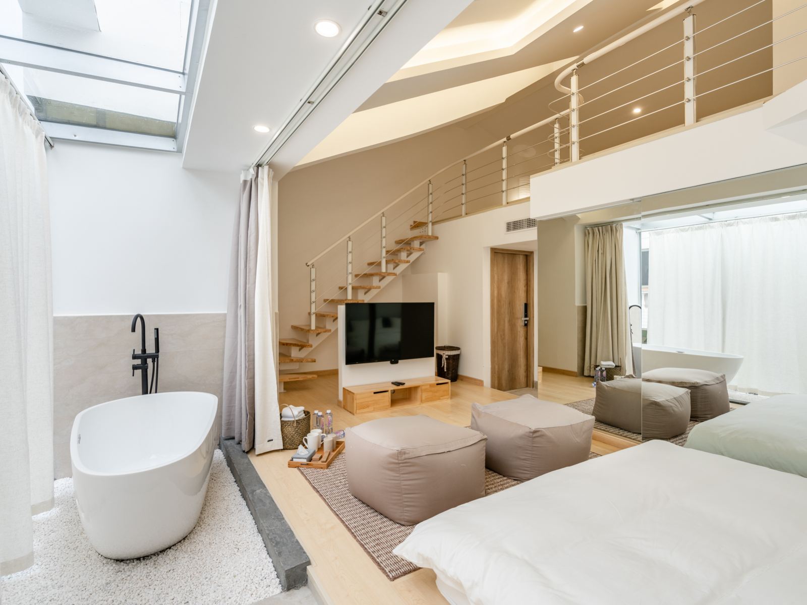 复式LOFT家庭房