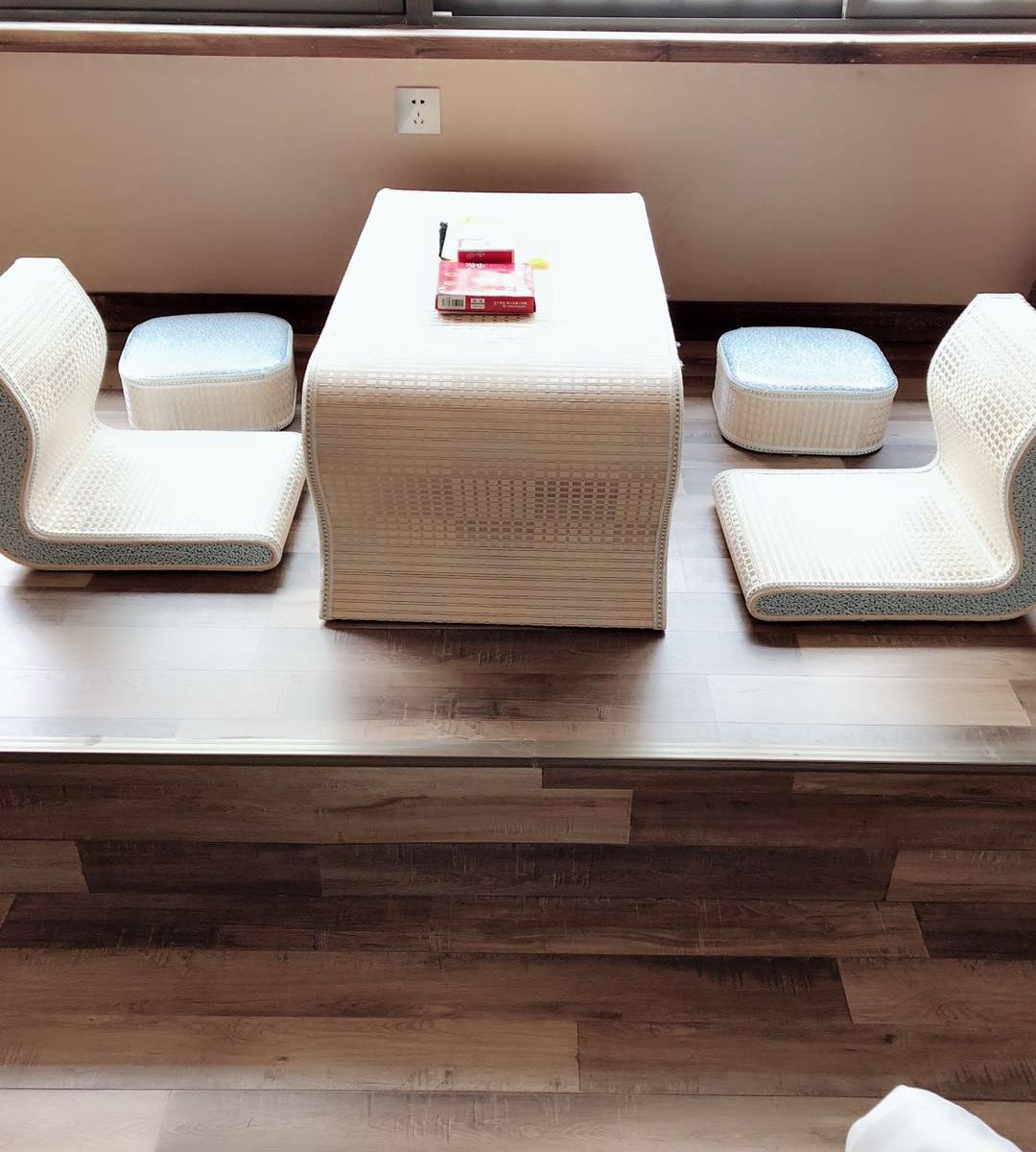 榻榻米棋牌大床房