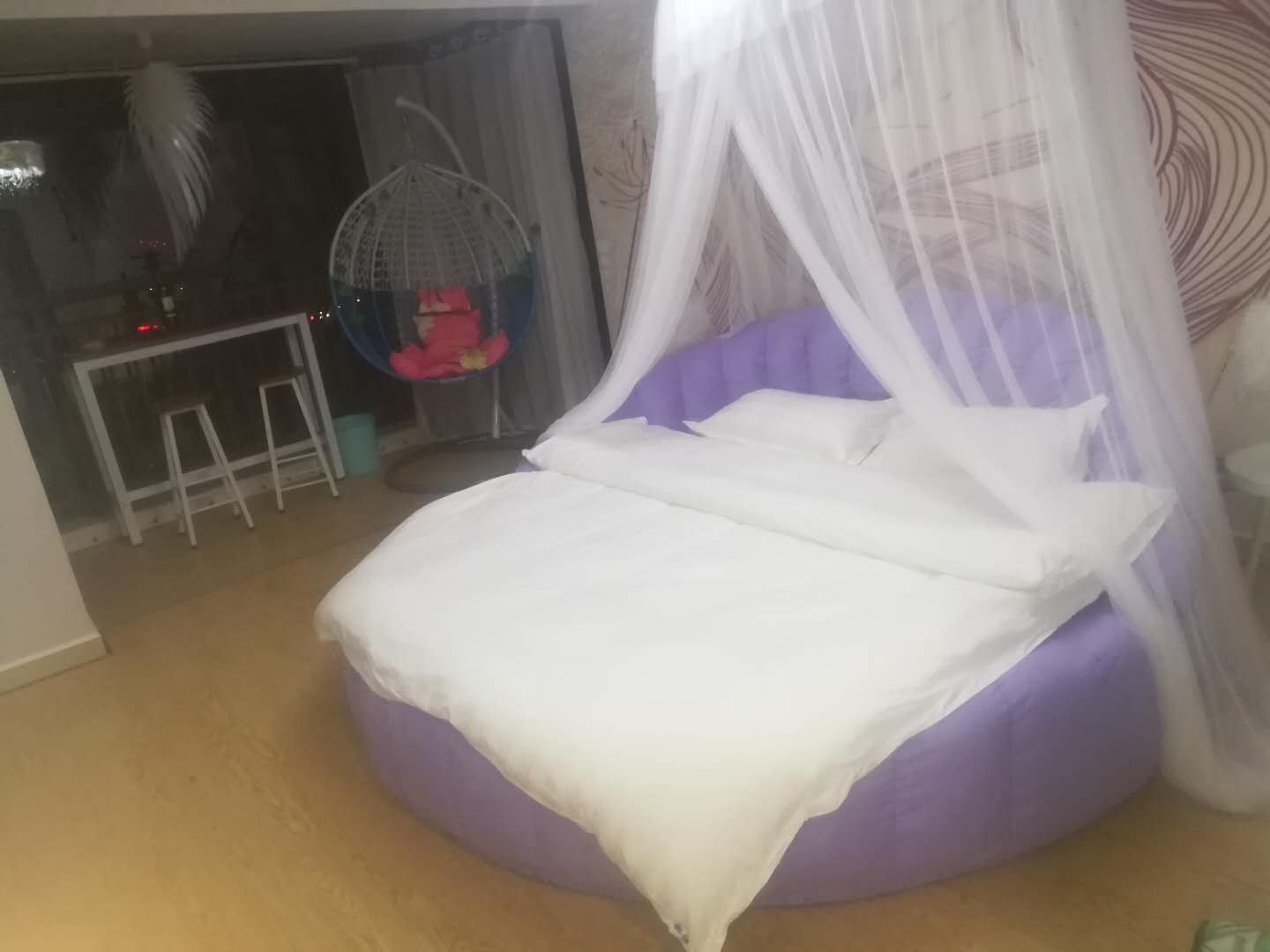 称心如意圆床房